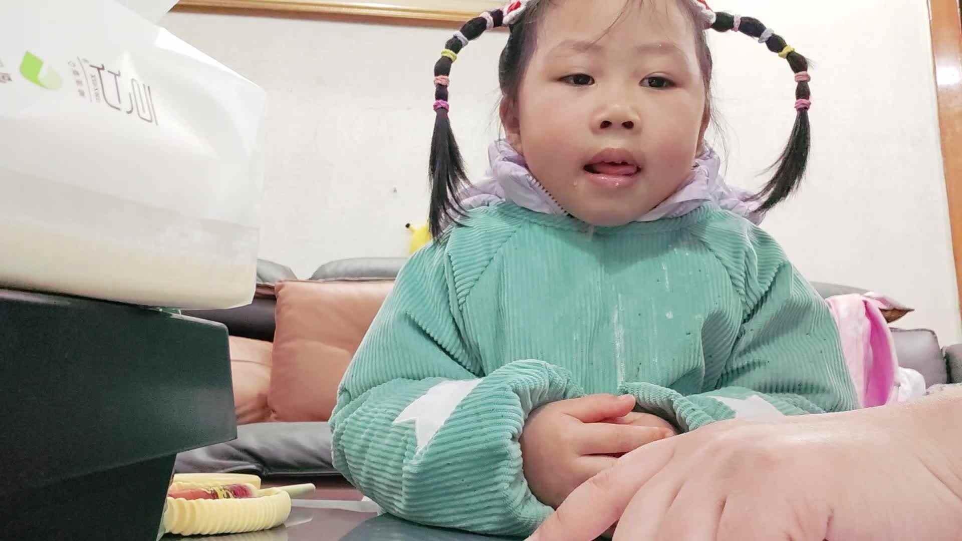 中A班2025.3.11张艺涵《认识字宝宝五和六》.mp4