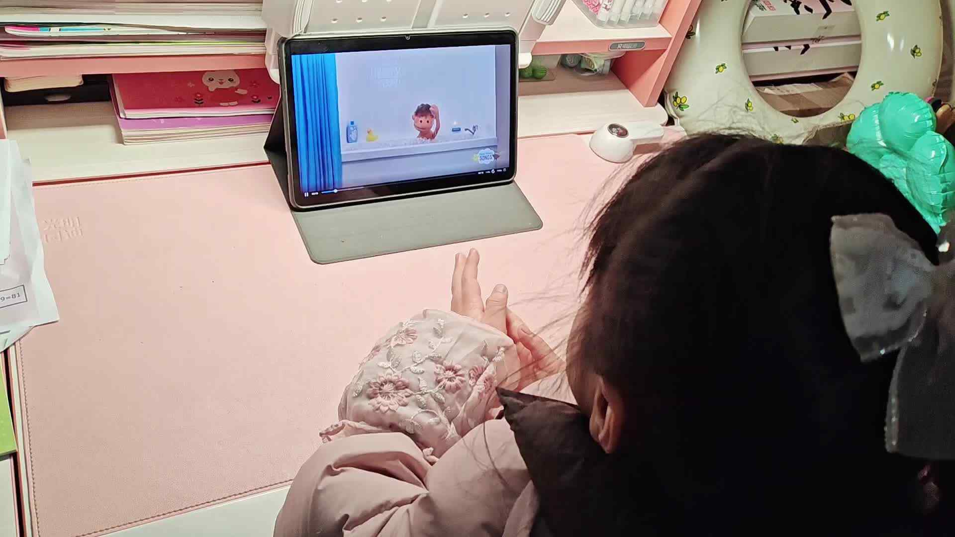 大A李思锦：英语/联系叠衣服裤子