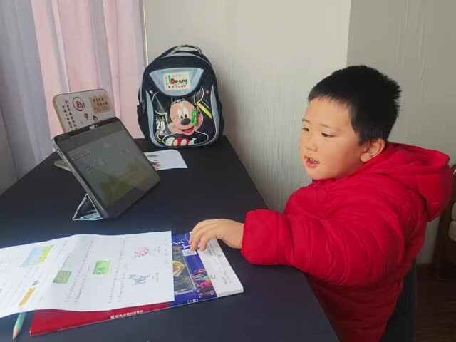 20250302大B班赵芃栎观看古诗视频《子夜吴歌.春歌》