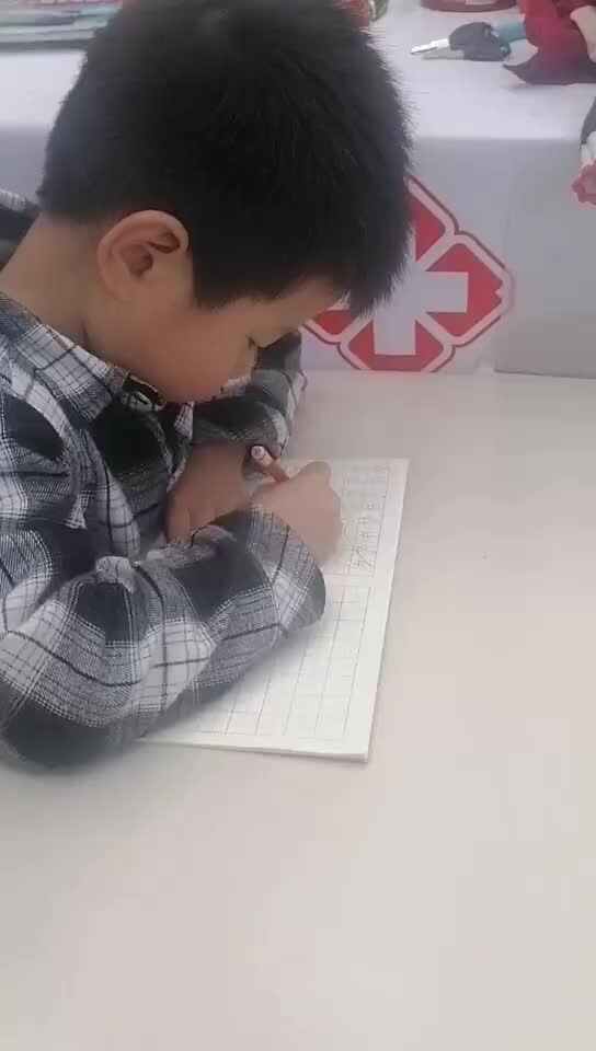大B班邓铸罡20250325书写数字5