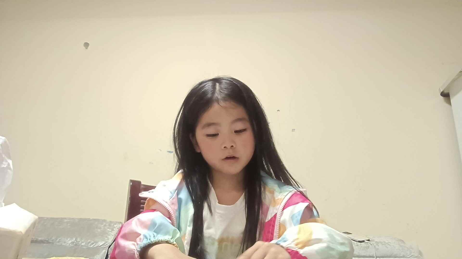 20250416学前B班任依恬指读英语