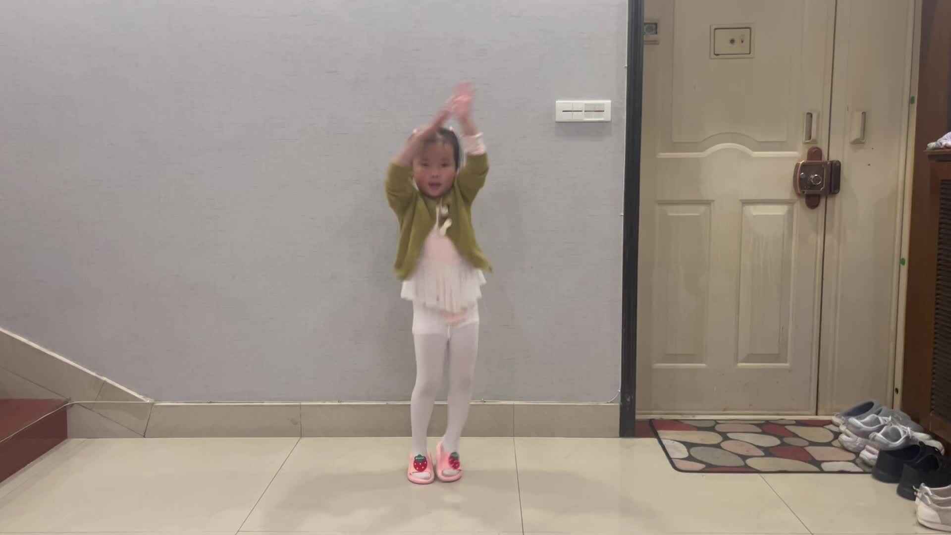 4.10大A班赵欣奕开合跳