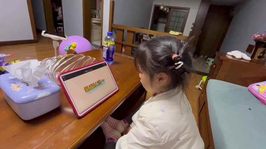 大B班李茵琪观看视频认识笔画2.mov