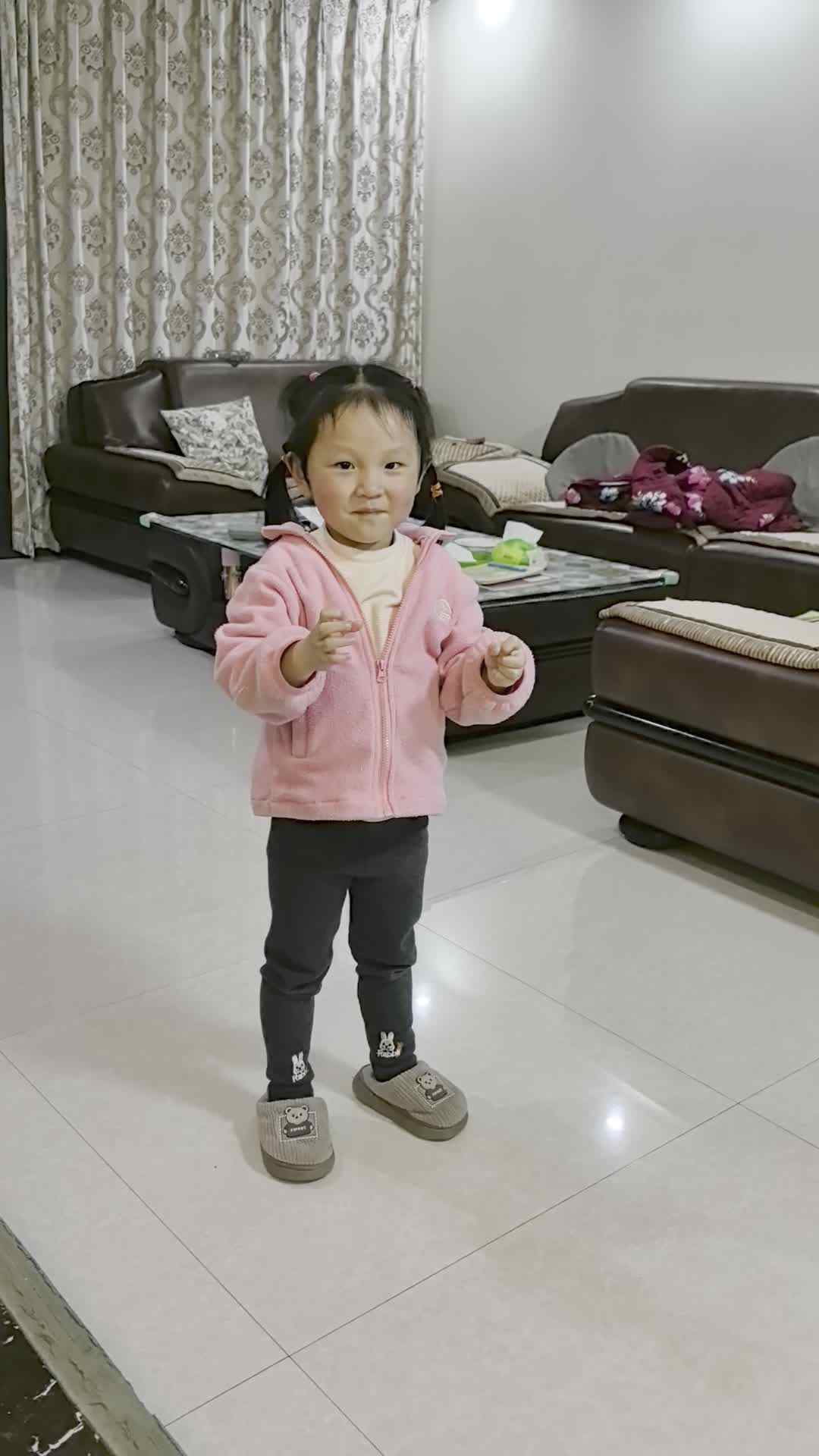 大A班李盈莹  开合跳