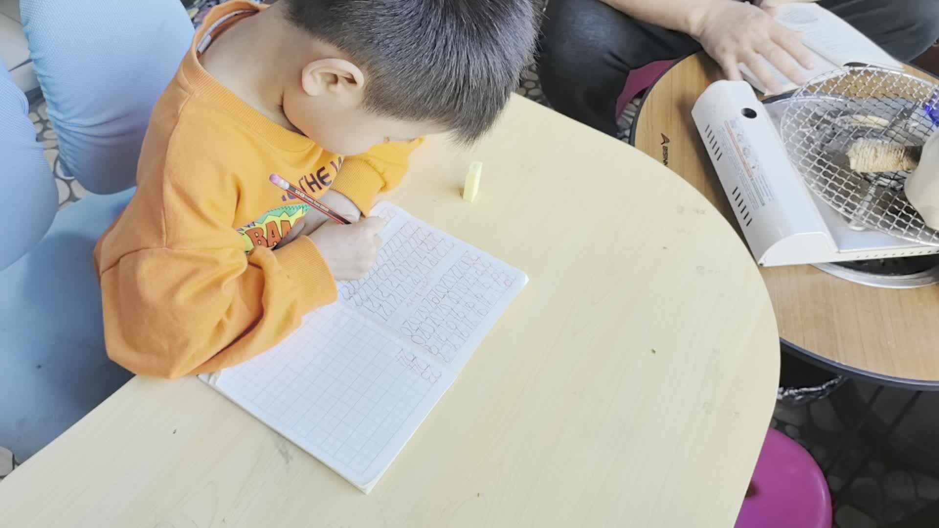 大B班邓铸罡28250427书写数字