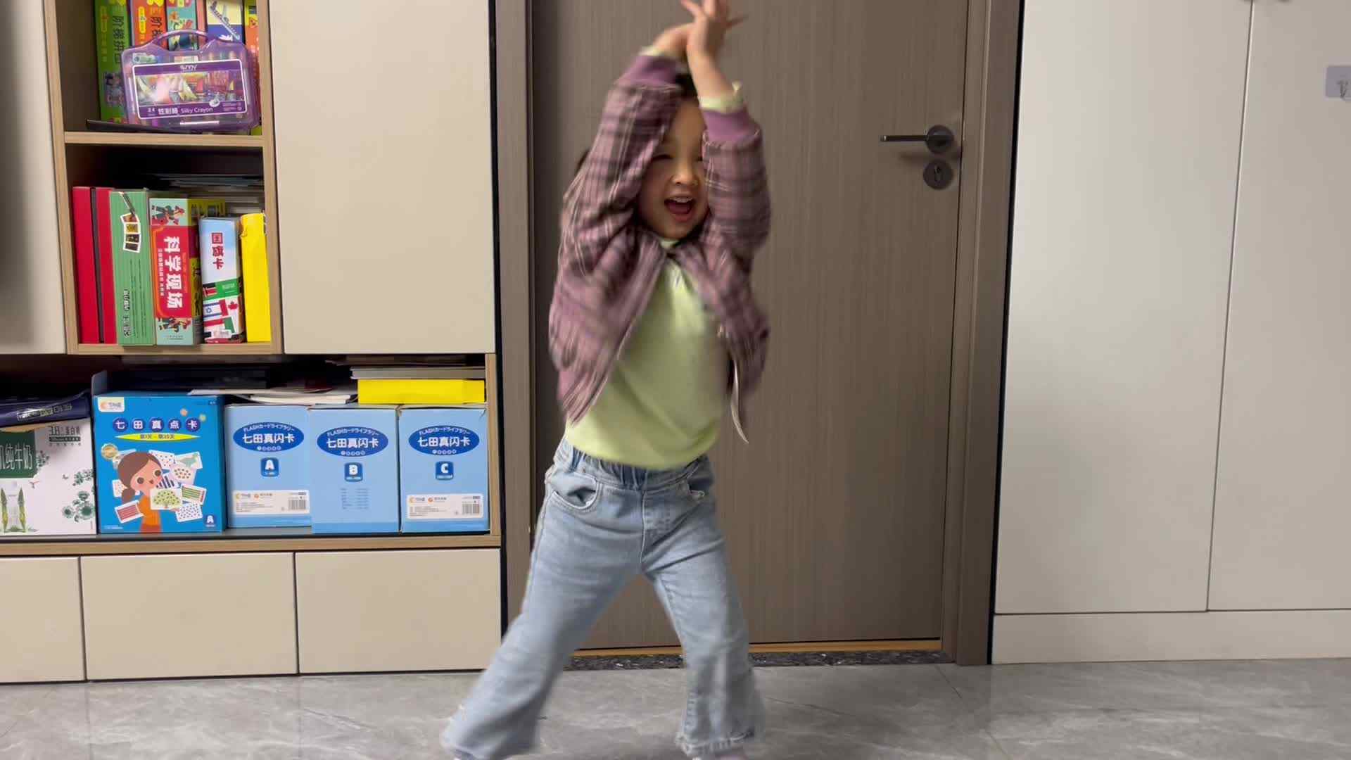 2025.4.8大B班温欣练习开合跳.mov