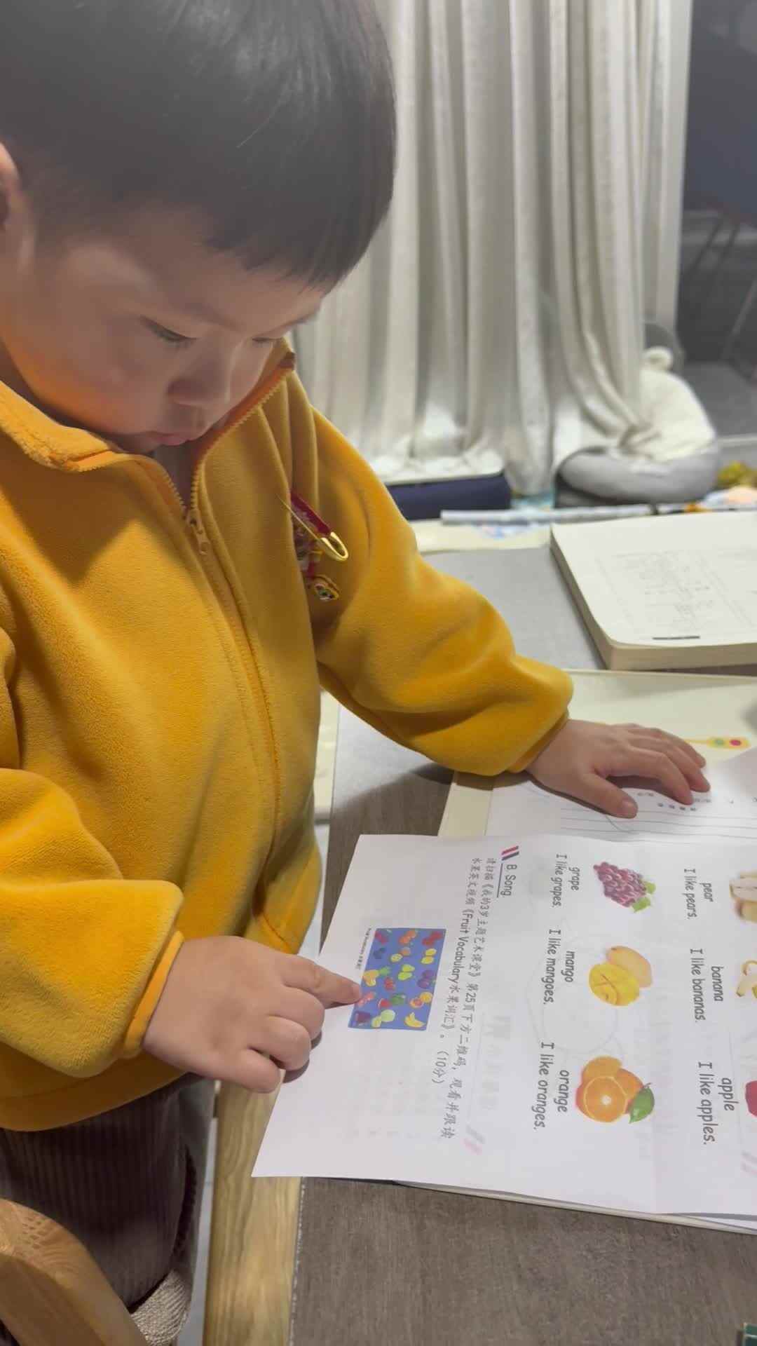 20250404实验小班刘雍洛英语