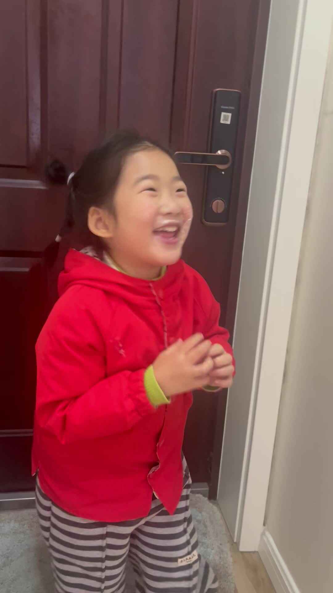 夸张且疯狂的欢迎兜宝回家