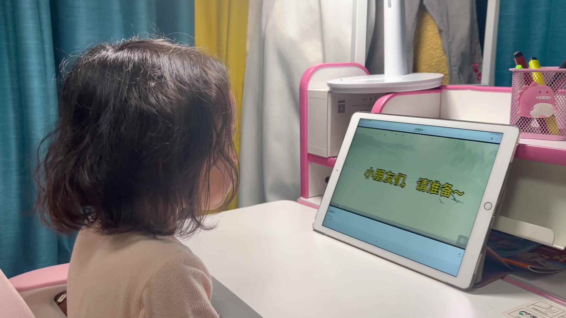 2025.4.10大B班温欣观看视频<成语接龙一>.mov