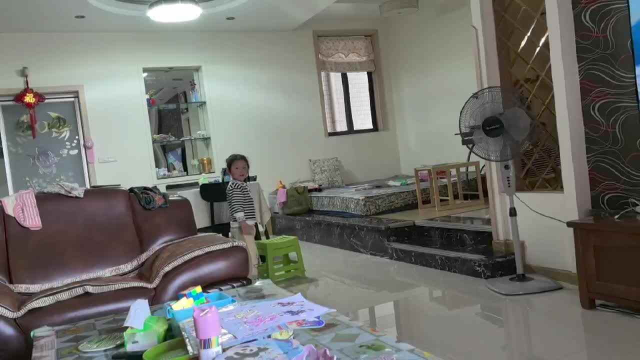 大A班李盈莹  摆放椅子mp4