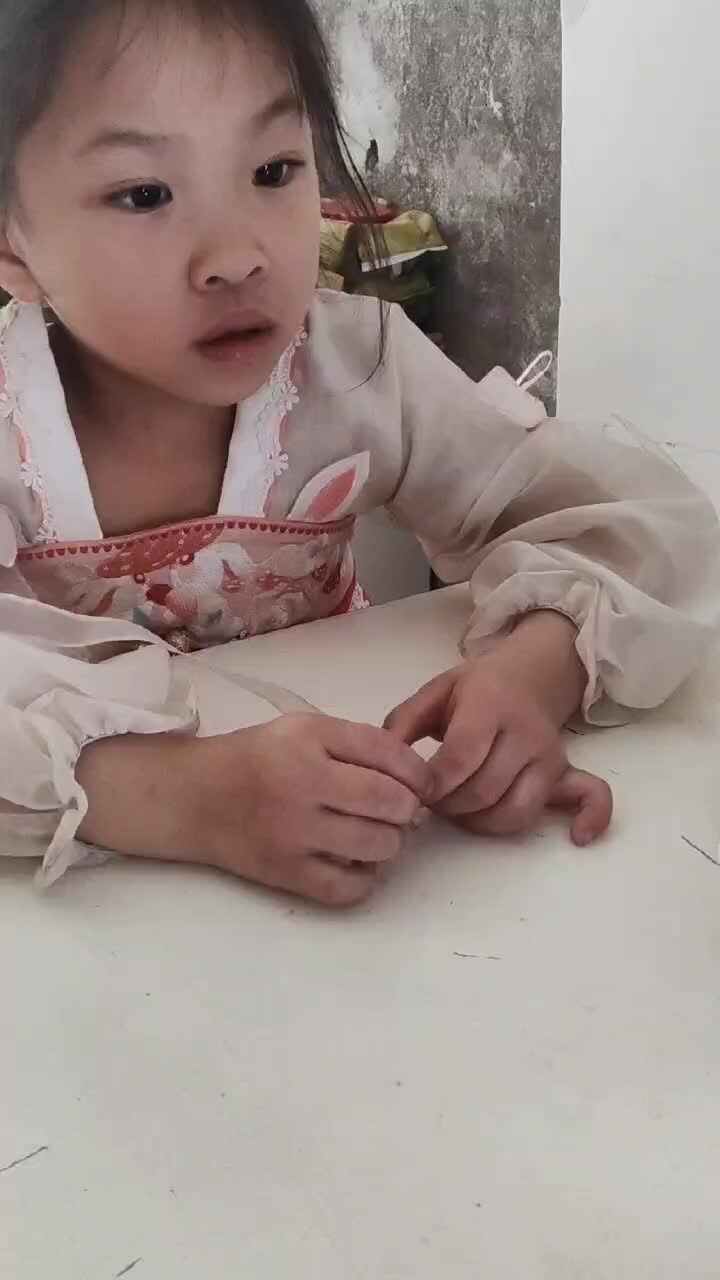 大a班唐依依观看英语视频