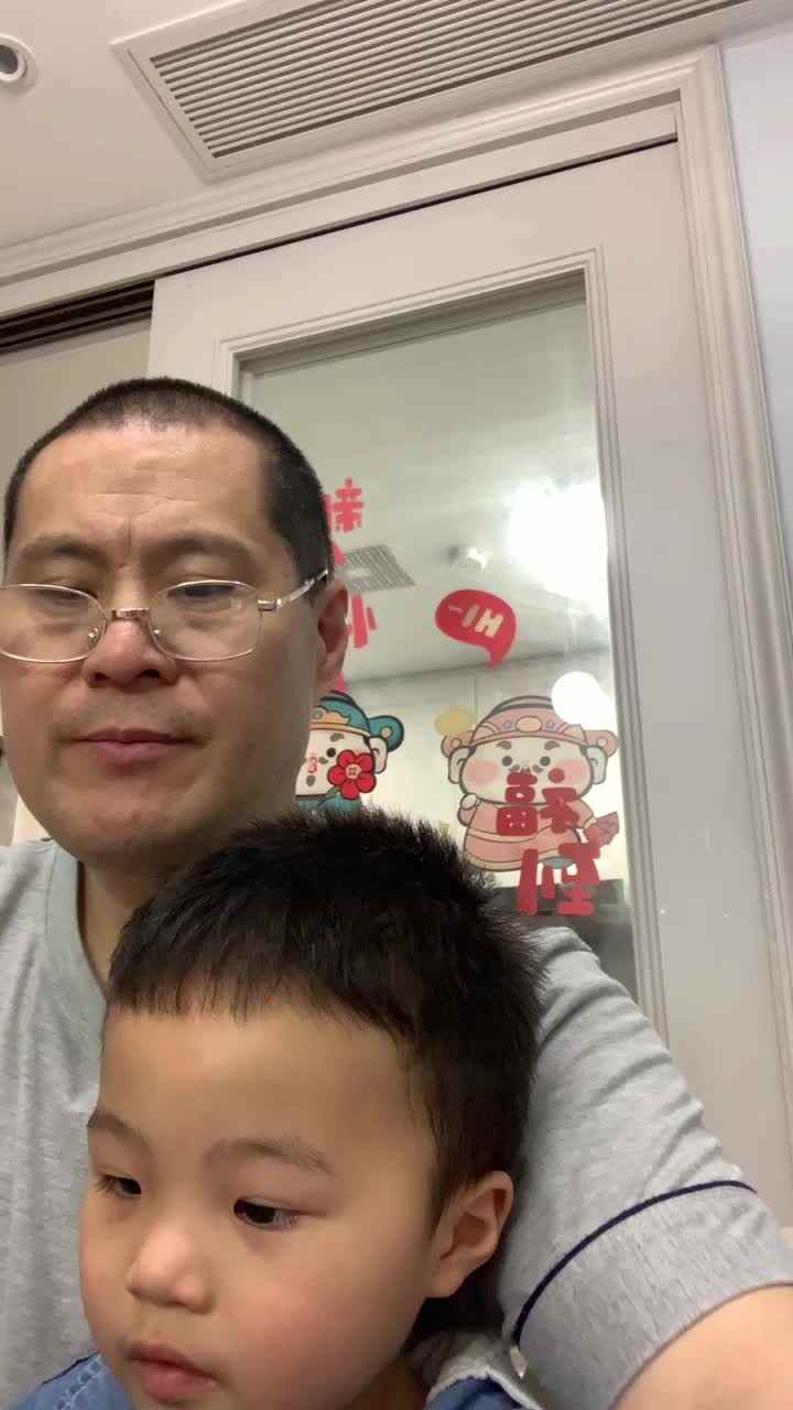 分享阅读绘本《饥饿的狐狸》