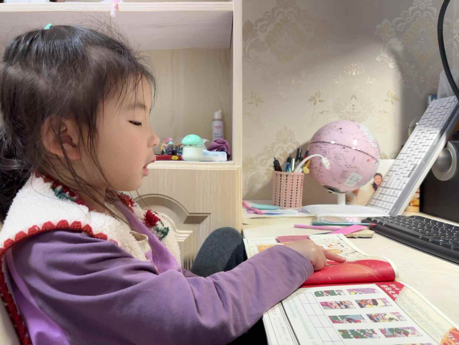学前B班蒲依诺2025.4.10日指读古诗(上元竹枝词).mp4