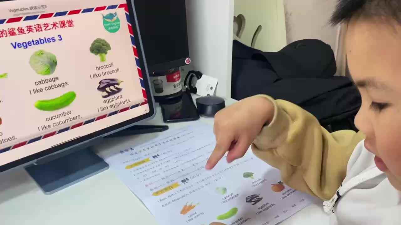 ⁣大B班吕子垚观看视频并跟读（Vegetables 朗读示范3）20250406