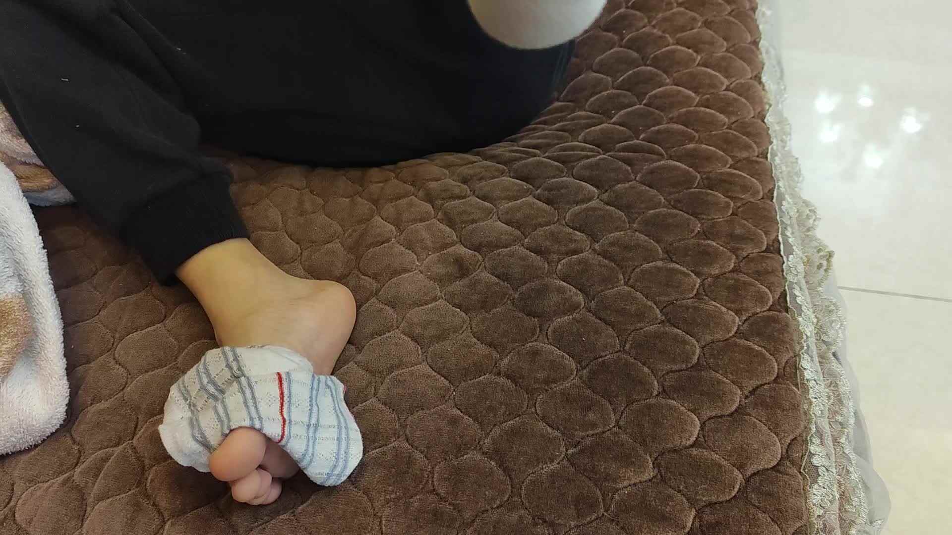 大b班刘倬宇穿袜子VID_20250414_181442.mp4