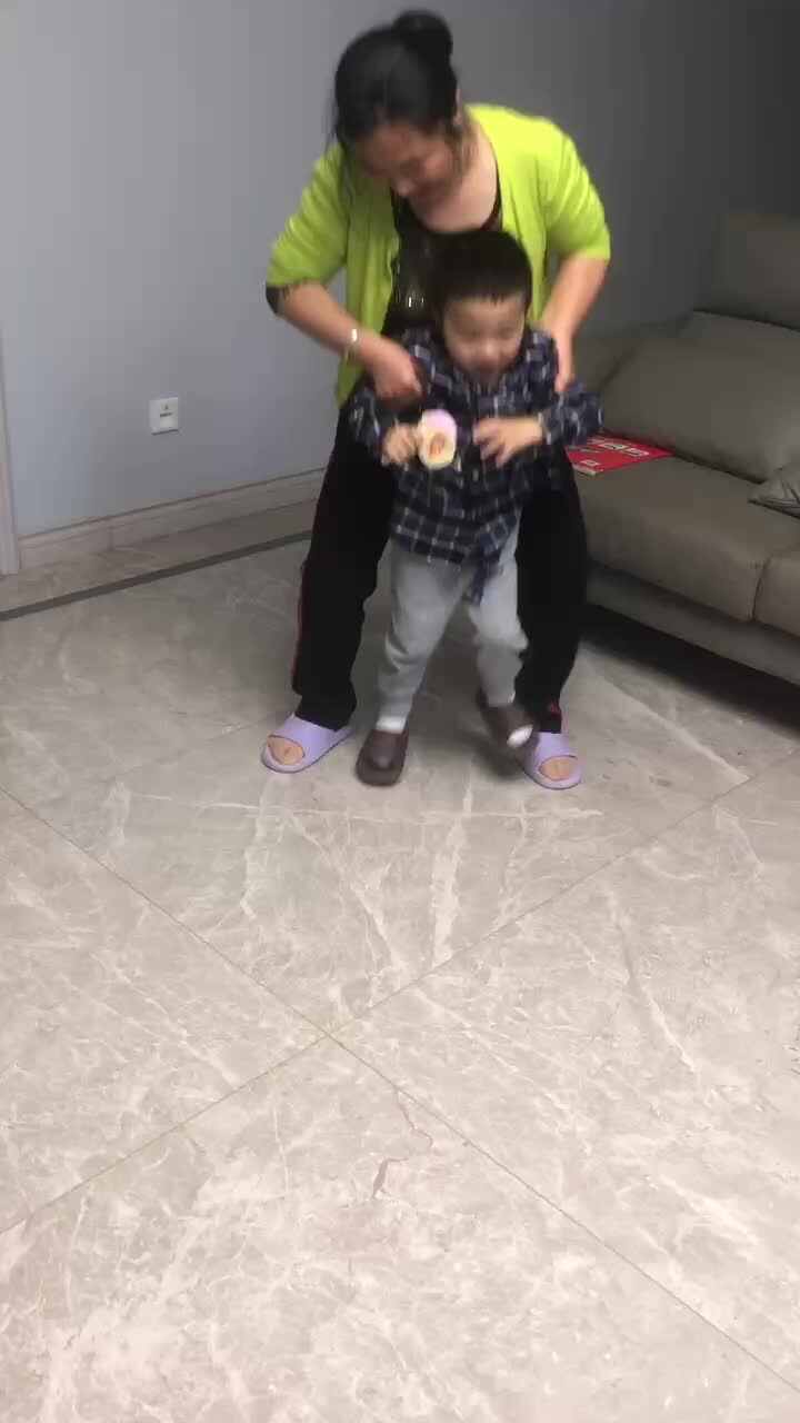 练习单脚跳