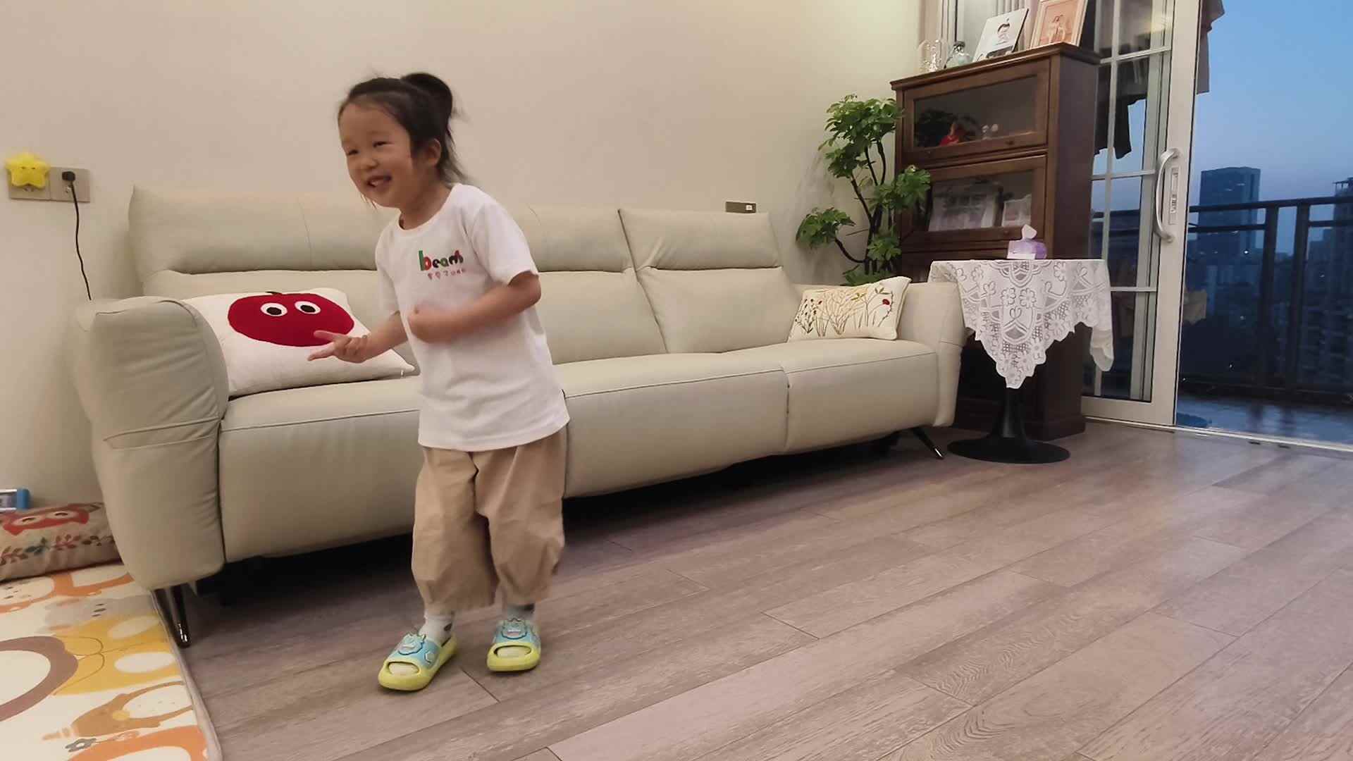 中A班+2025.5.19+陈苏妍+双脚左右跳
