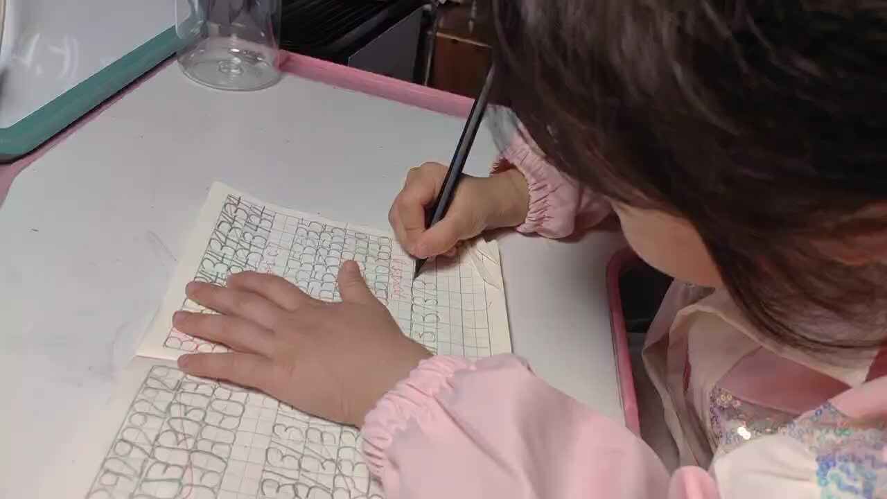 大B班 徐子伊  书写数字 37 38