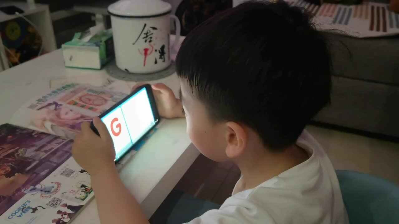 中A班蒋熠 2025.5.12  观看英语视频.mp4
