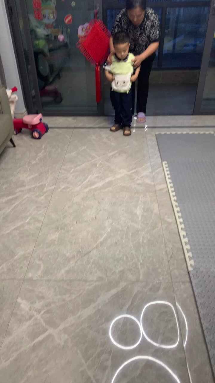 练习叉腰双脚跳