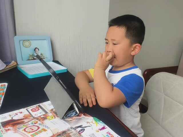 20250525大B班赵芃栎观看英语视频Hap-pea All Year