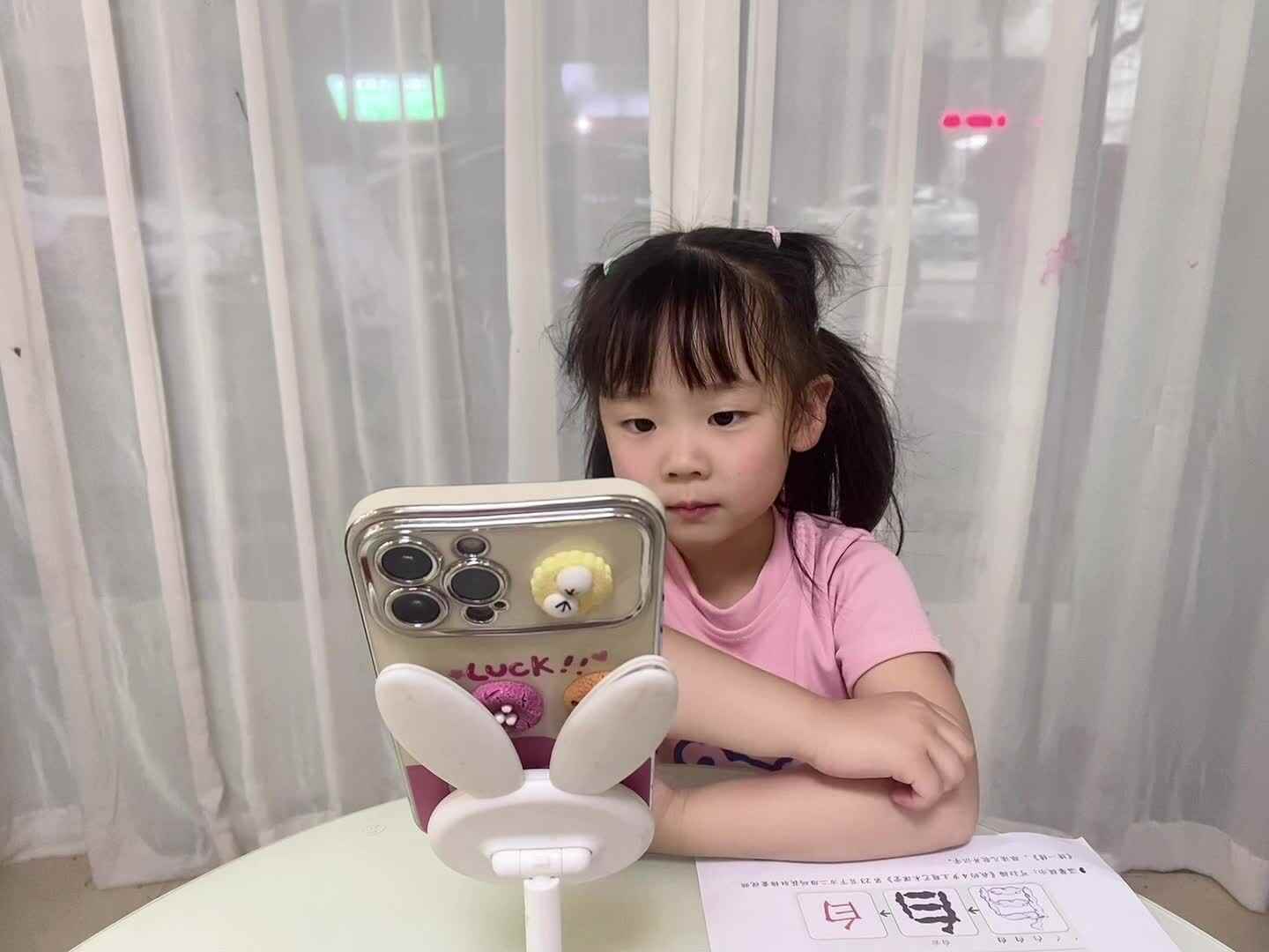 2025年5月6日中A班夏爱林～作业单（认识白和子画）.mov