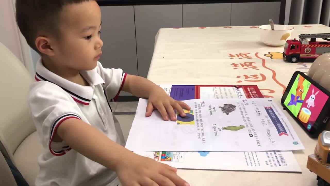 观看并跟唱儿歌《My Pet My Buddy我的宠物我的朋友》