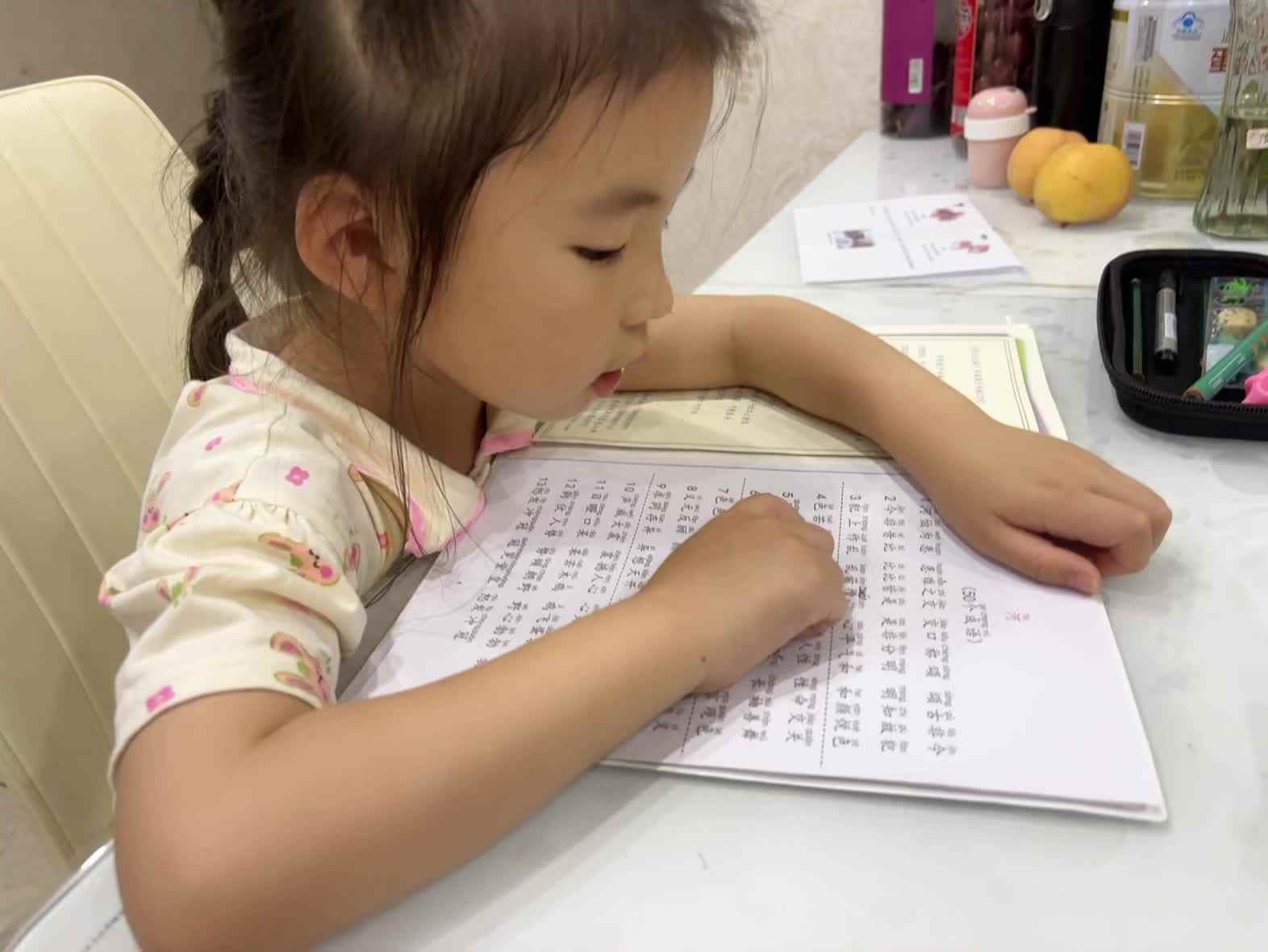 学前B班蒲依诺2025.5.21日指读成语接龙(色若死灰-察言观色).mp4