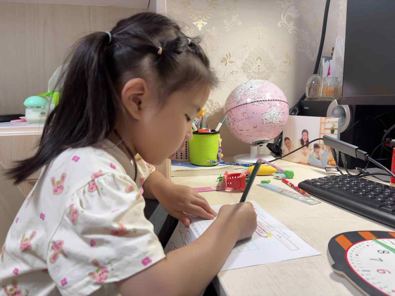 学前B班蒲依诺2025.5.13日读写汉字(木 鸟 虫 牛).mp4