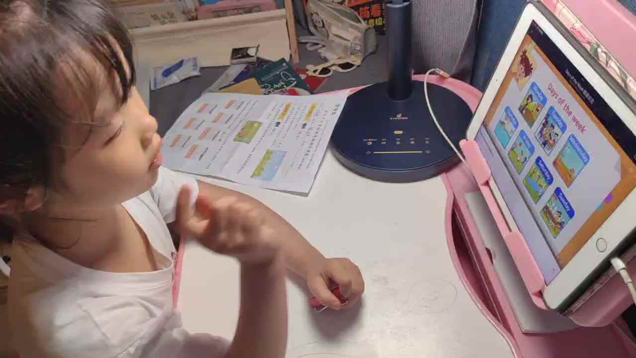 大B班 徐子伊 跟读英语单词