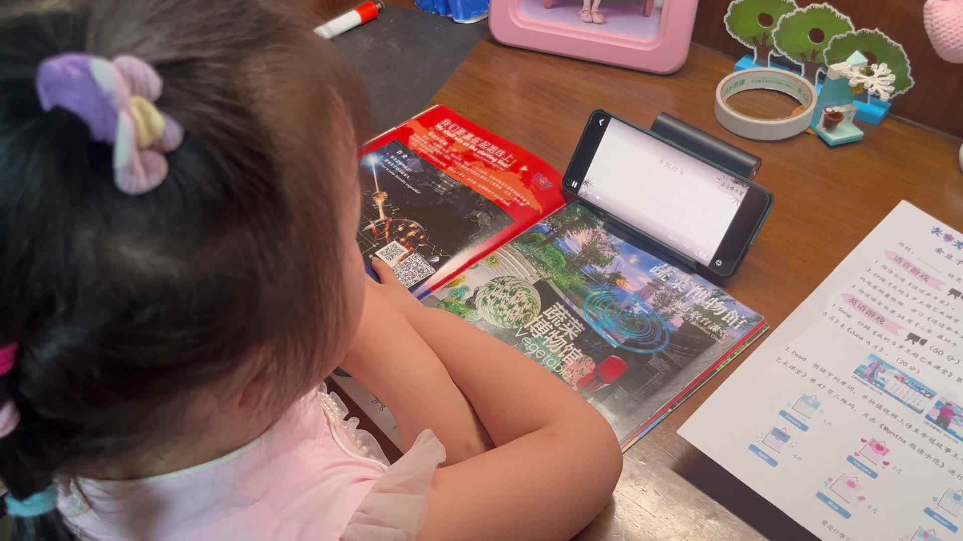 5.30大A班赵欣奕观看古诗解读视频