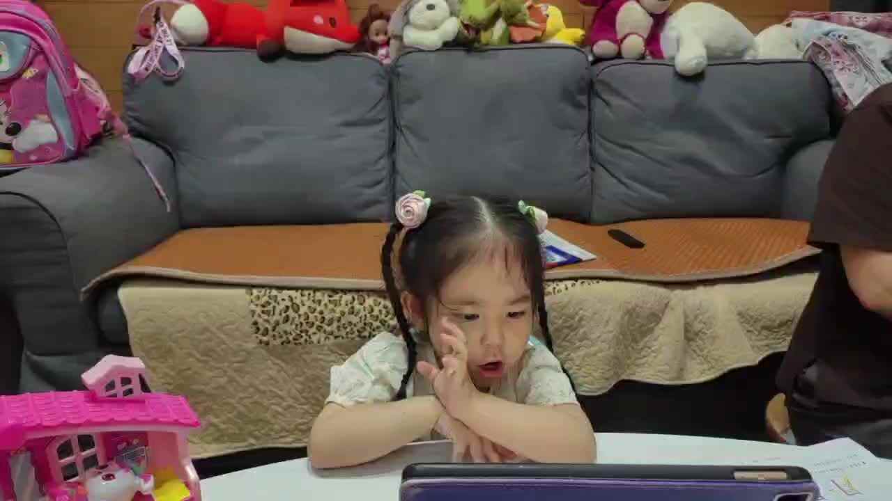 中a班 刘芳妤  月儿圆又圆.mp4