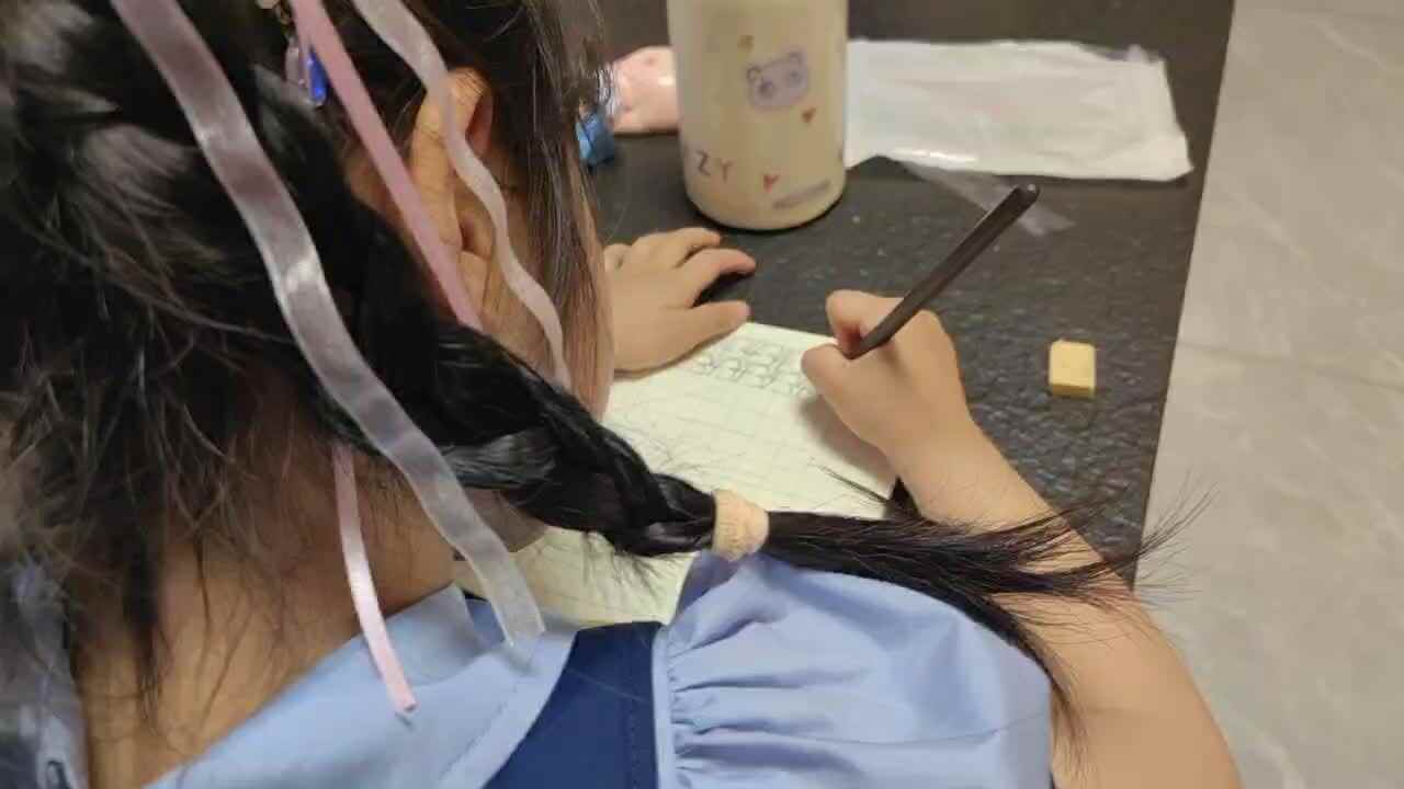 大B班 徐子伊 书写数字33  34