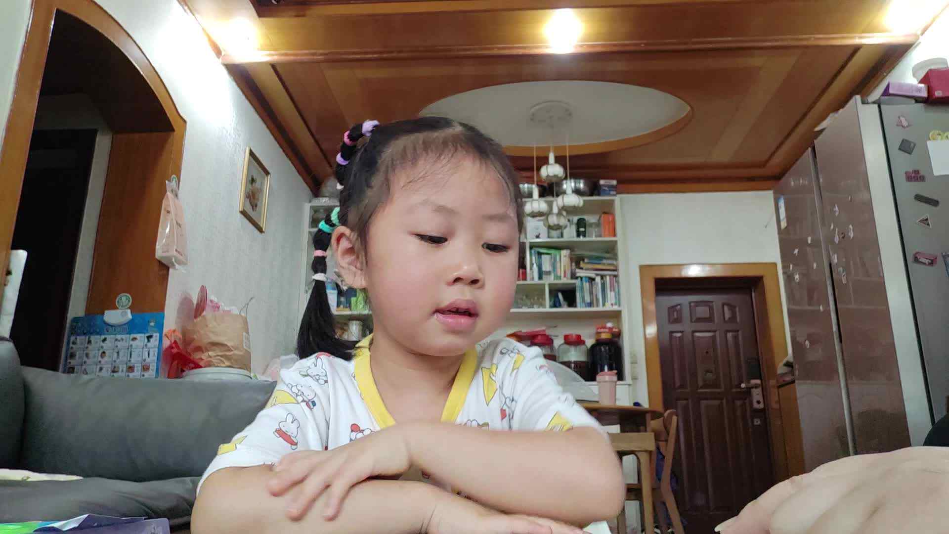 中A班2025.5.31张艺涵-图形拼搭.mp4
