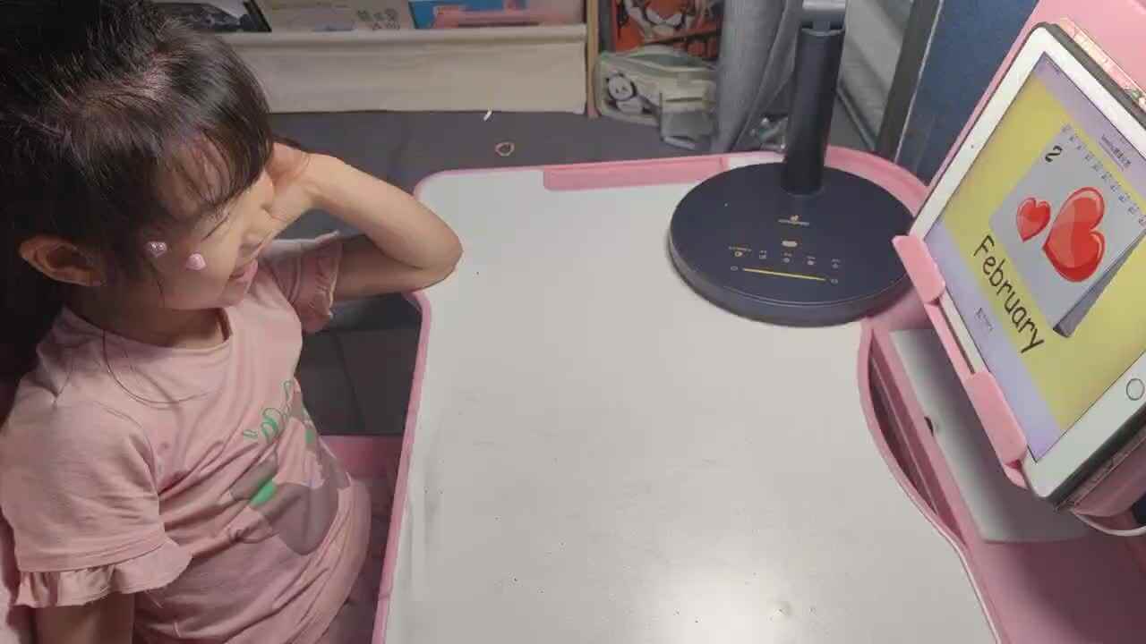 大B班 徐子伊 跟读英语单词