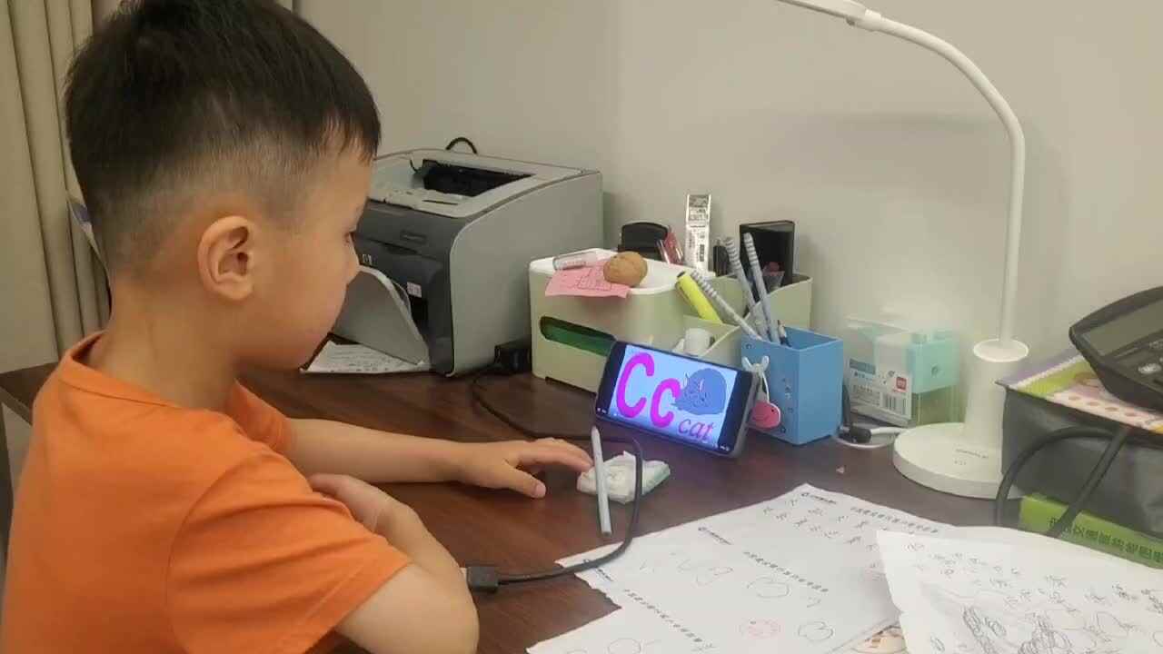 ⁣2025.5.6大B班王千与【观看英语视频】