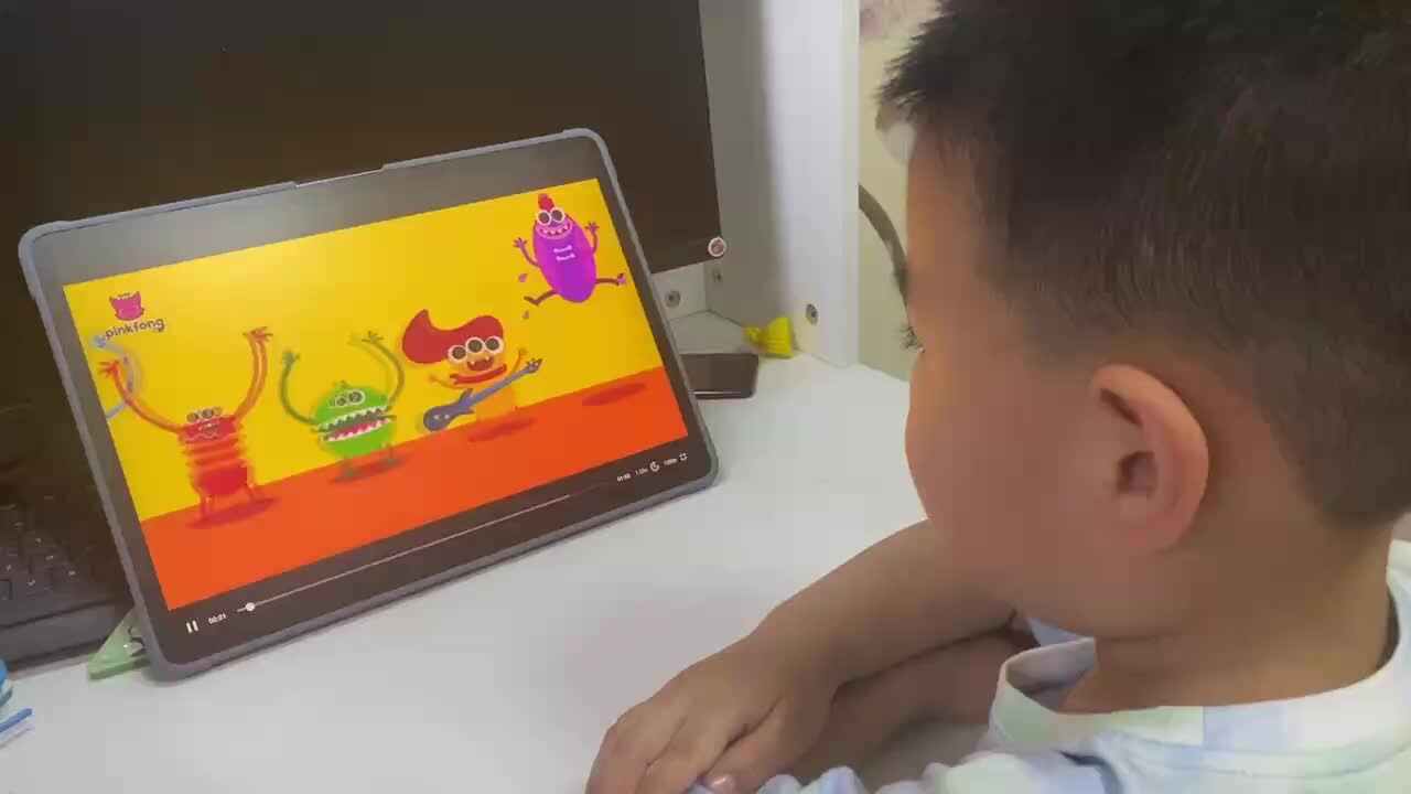 ⁣大B班吕子垚观看英文儿歌（Seven Days 一周七天）2025.5.13
