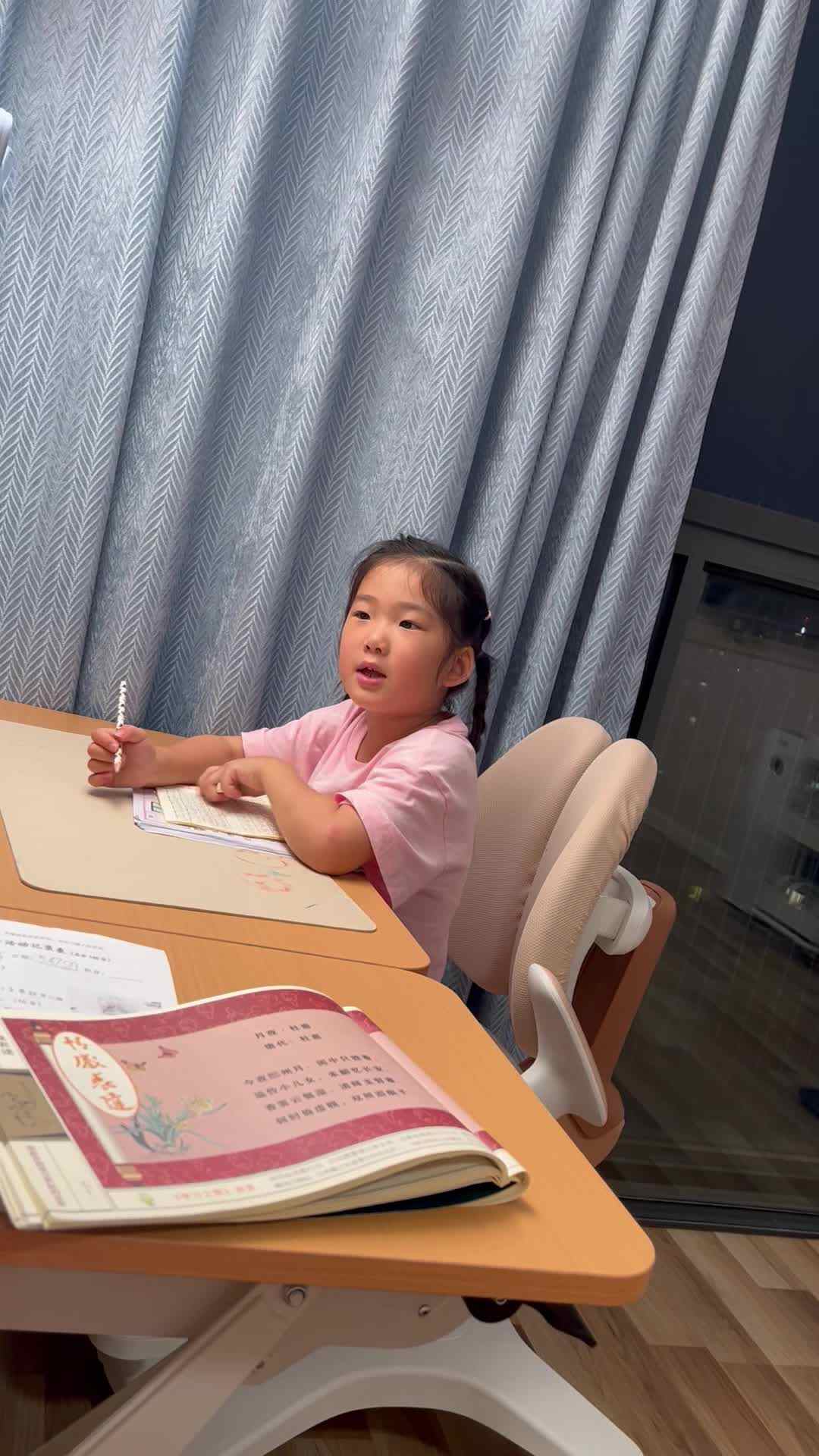 大b班宁汐言书写数字55、56