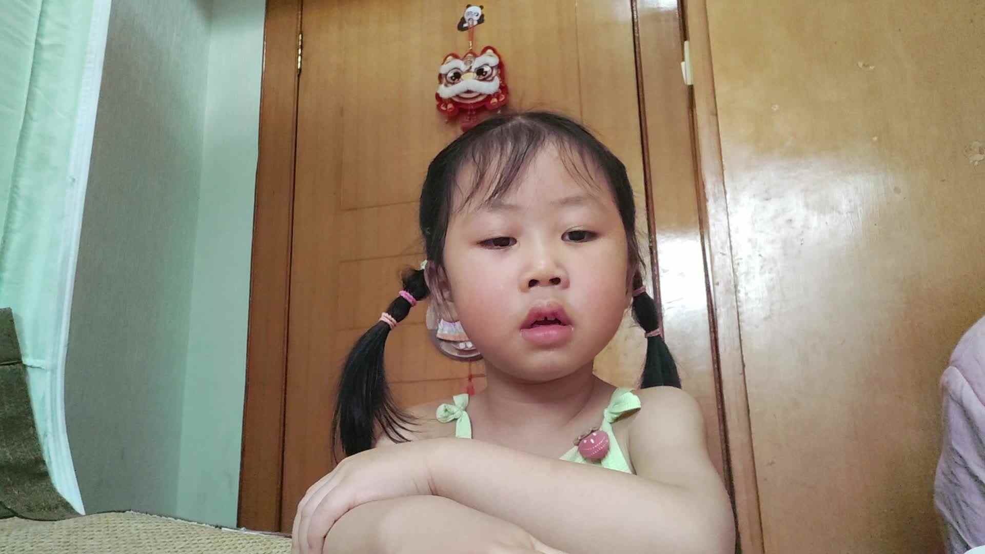 中A班2025.5.28张艺涵指读儿歌《花儿好看不摘》.mp4