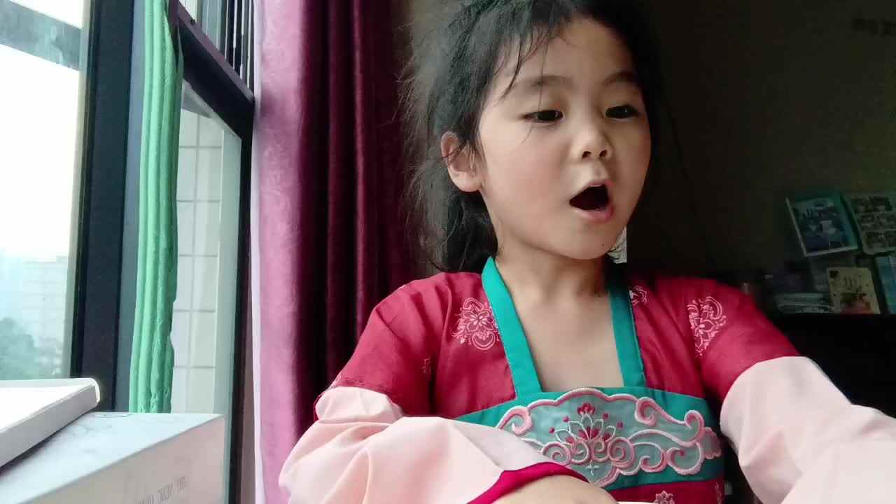 20250507学前B班任依恬指读《红枫叶》