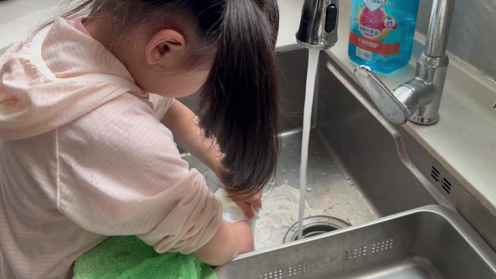 2025年5月14日中A班夏爱林～生活练习（洗杯子）