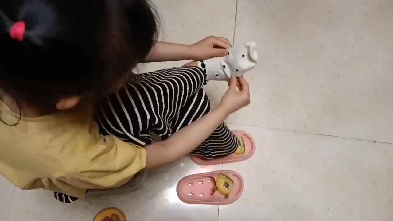 练习穿袜子