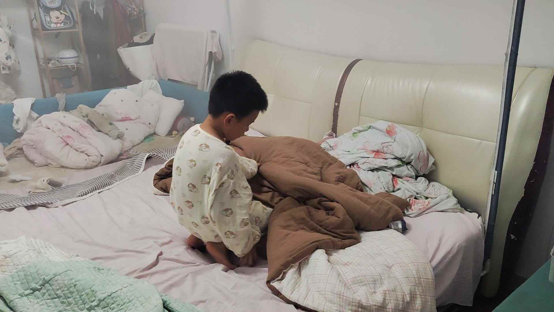 20250526大B班李锦城叠被子练习