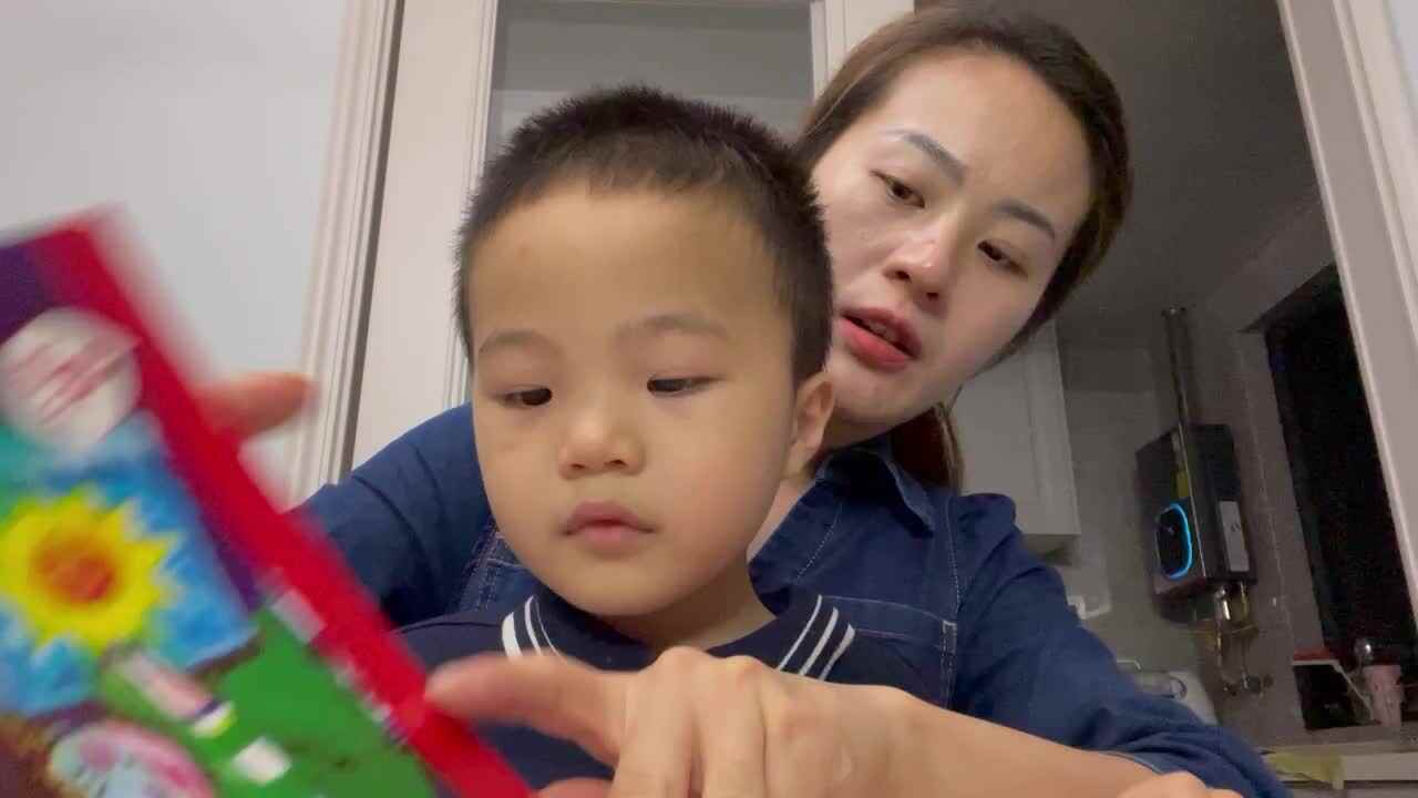 阅读绘本《床底下》