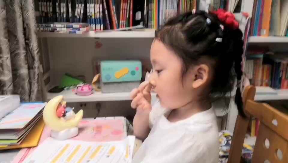 20250518陈灵兮闯关练习观看视频《村晚》