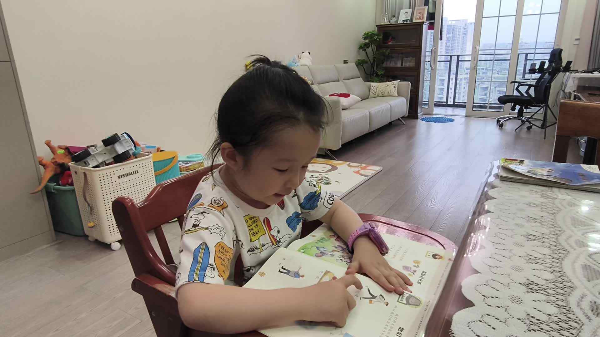 中A班+2025.5.7+陈苏妍+《他们在干什么》
