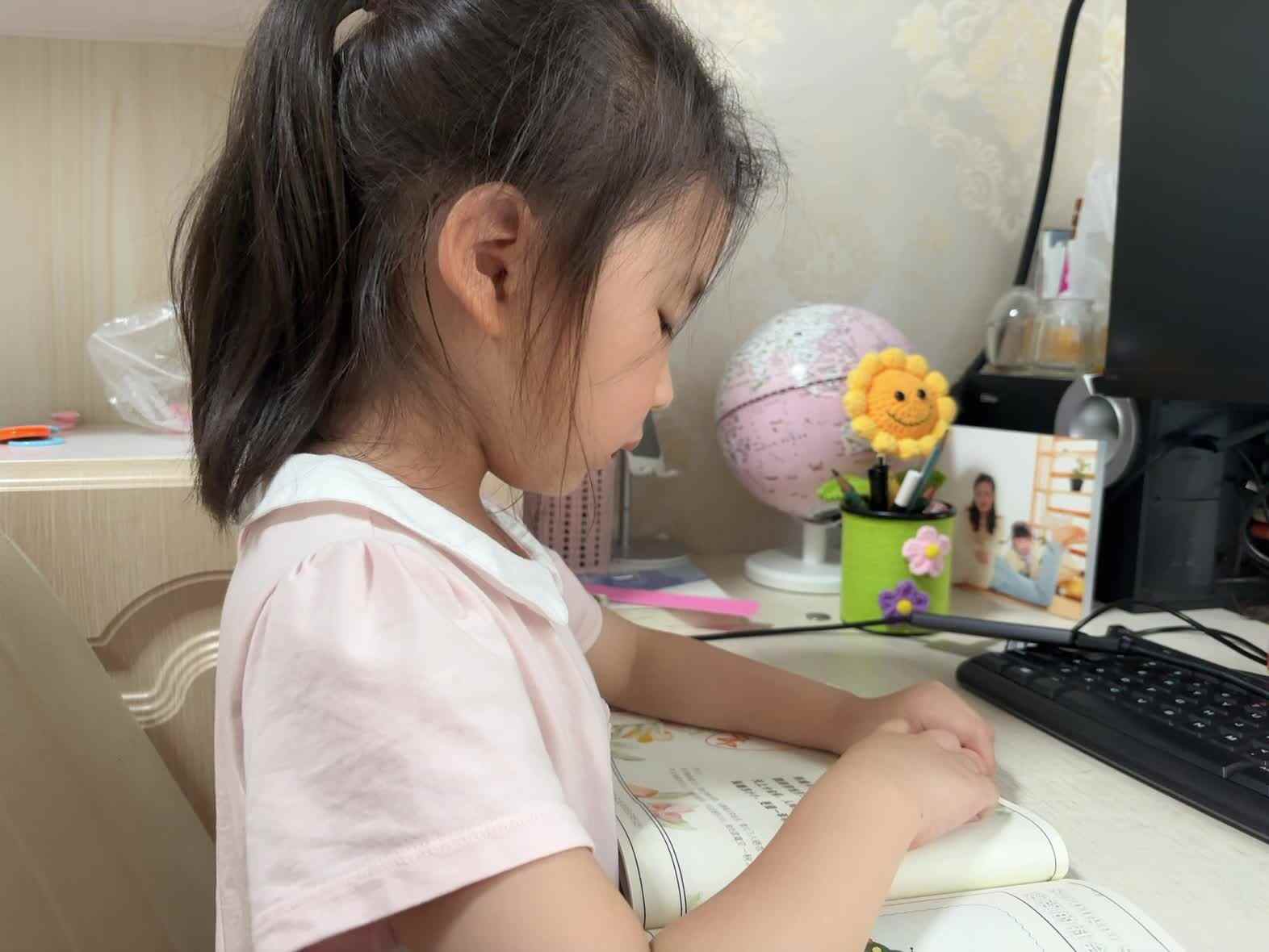 学前B班蒲依诺2025.5.15日指读古诗(七夕).mp4
