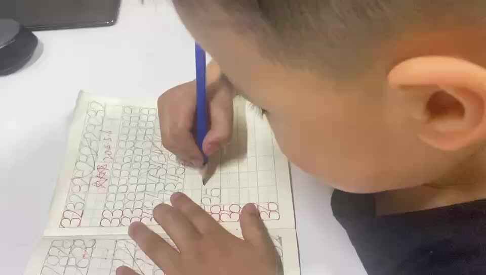 ⁣大B班吕子垚书写数字（35、36）2025.5.7