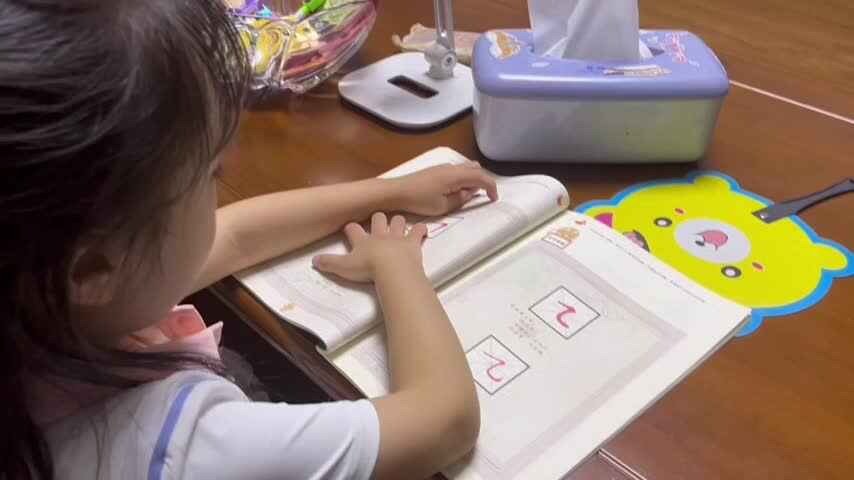 大B班李茵琪认识笔画3.mov