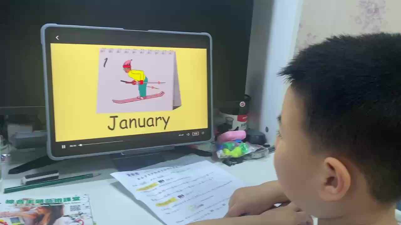 大B班吕子垚观看英文视频（Months朗读示范）2025.5.23